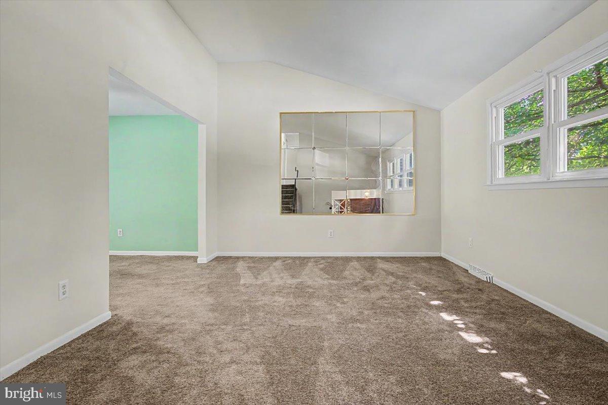 2105 Westminster Dr Property Photo 21