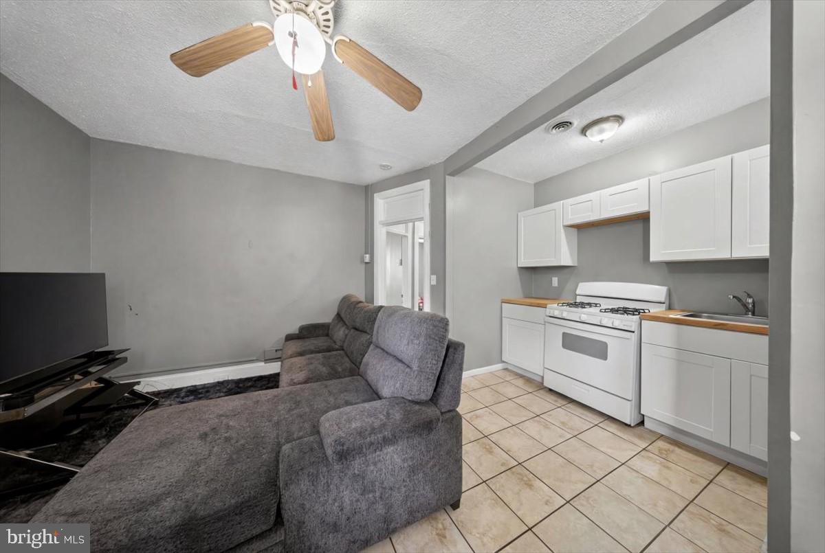 1014 N Adams St Property Photo 16