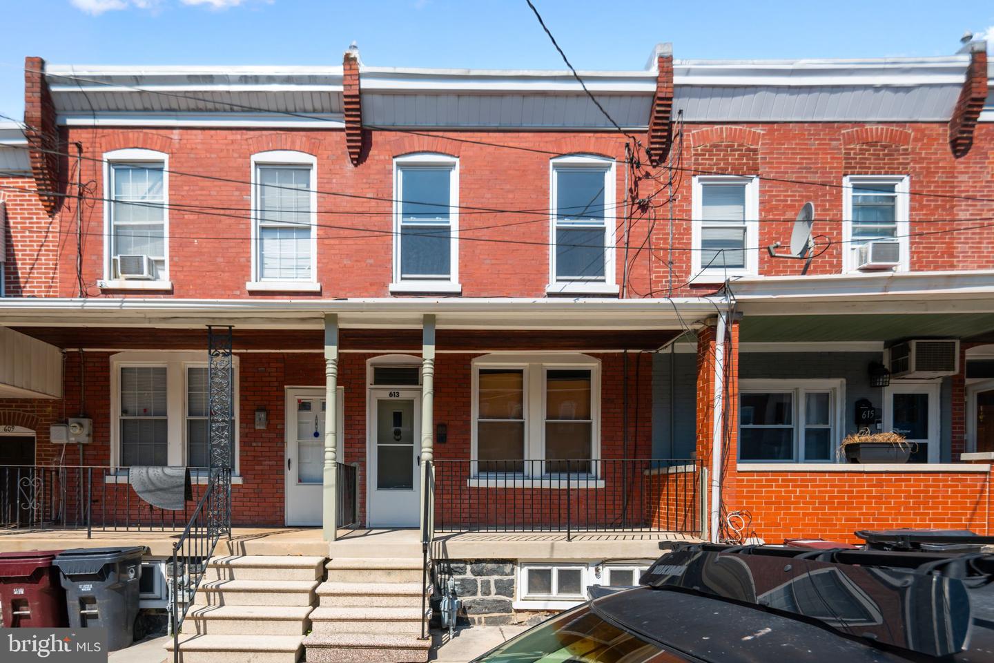 613 N SCOTT ST Property Photo 1
