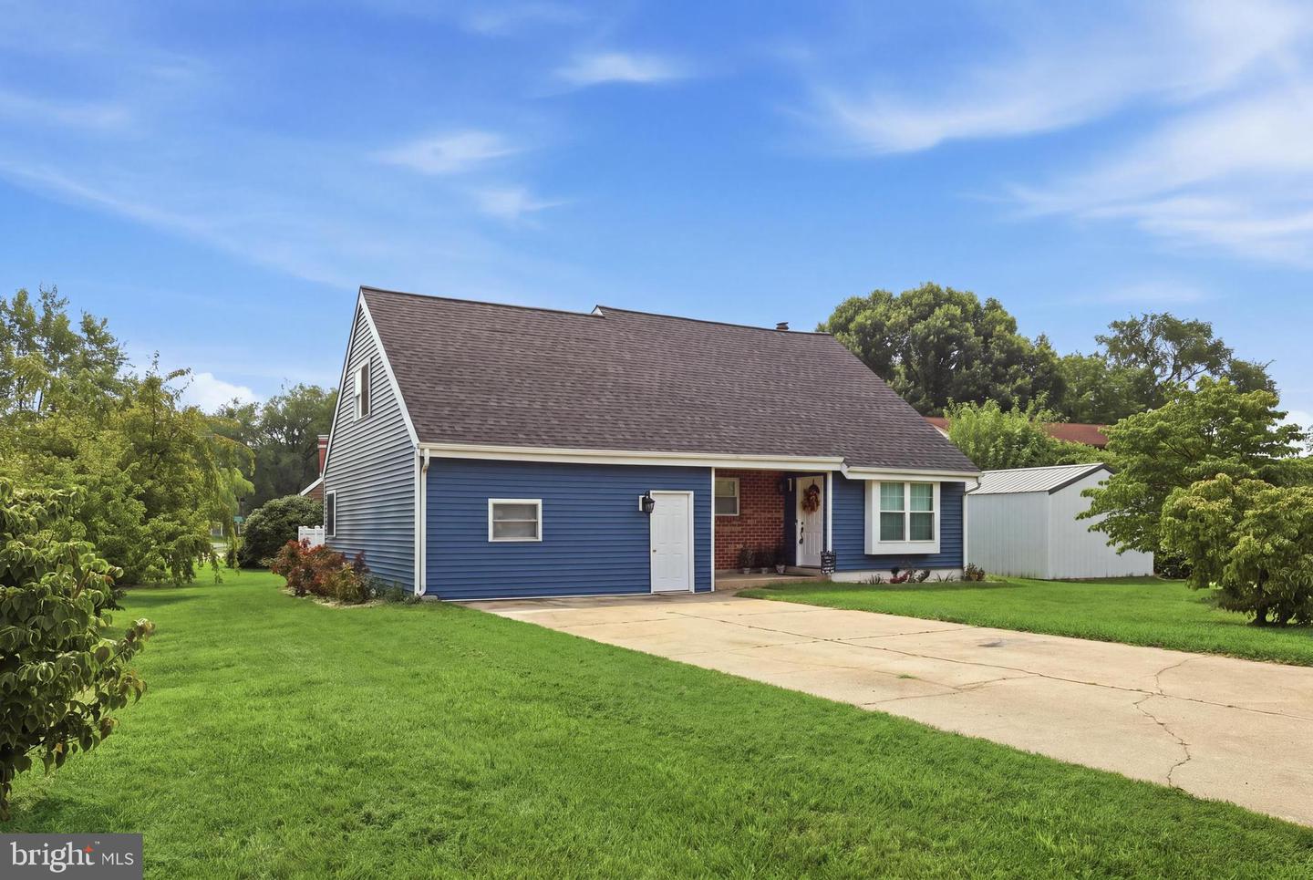 1 Pebble Pl Property Photo 1