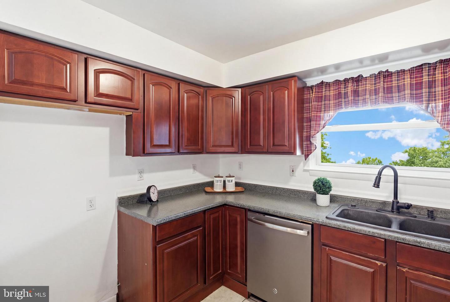 1 Pebble Pl Property Photo 30