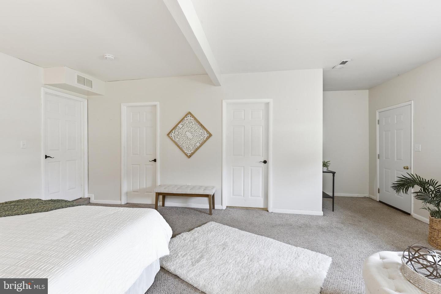1 Pebble Pl Property Photo 38