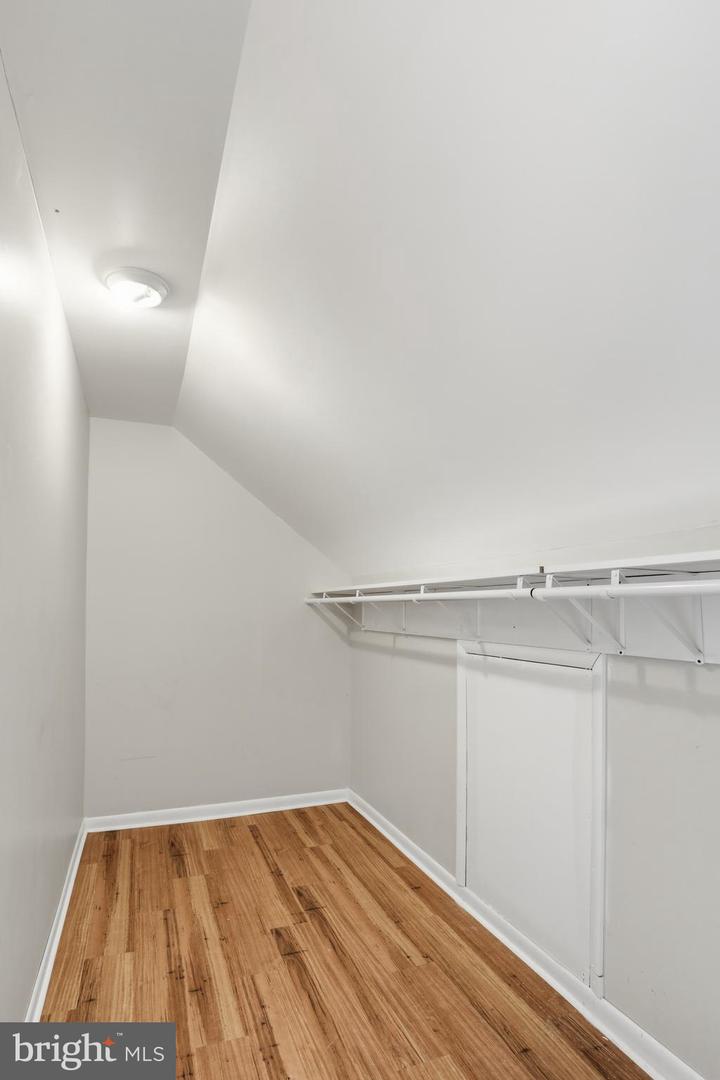 1 Pebble Pl Property Photo 46