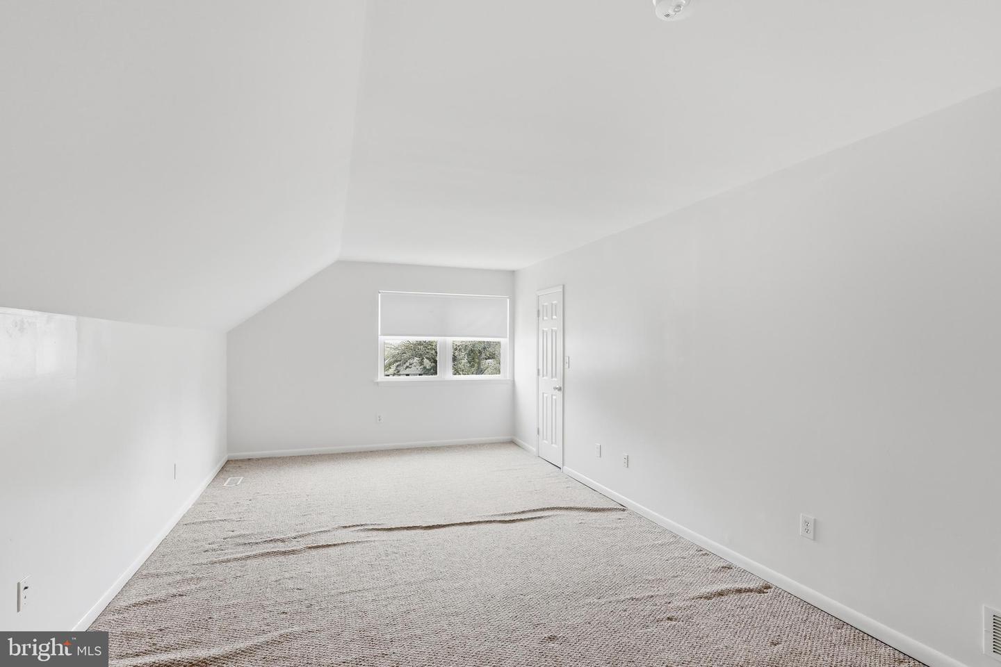 1 Pebble Pl Property Photo 49