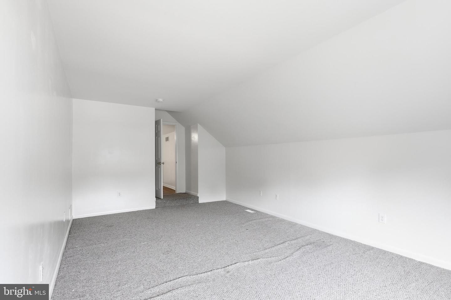 1 Pebble Pl Property Photo 51