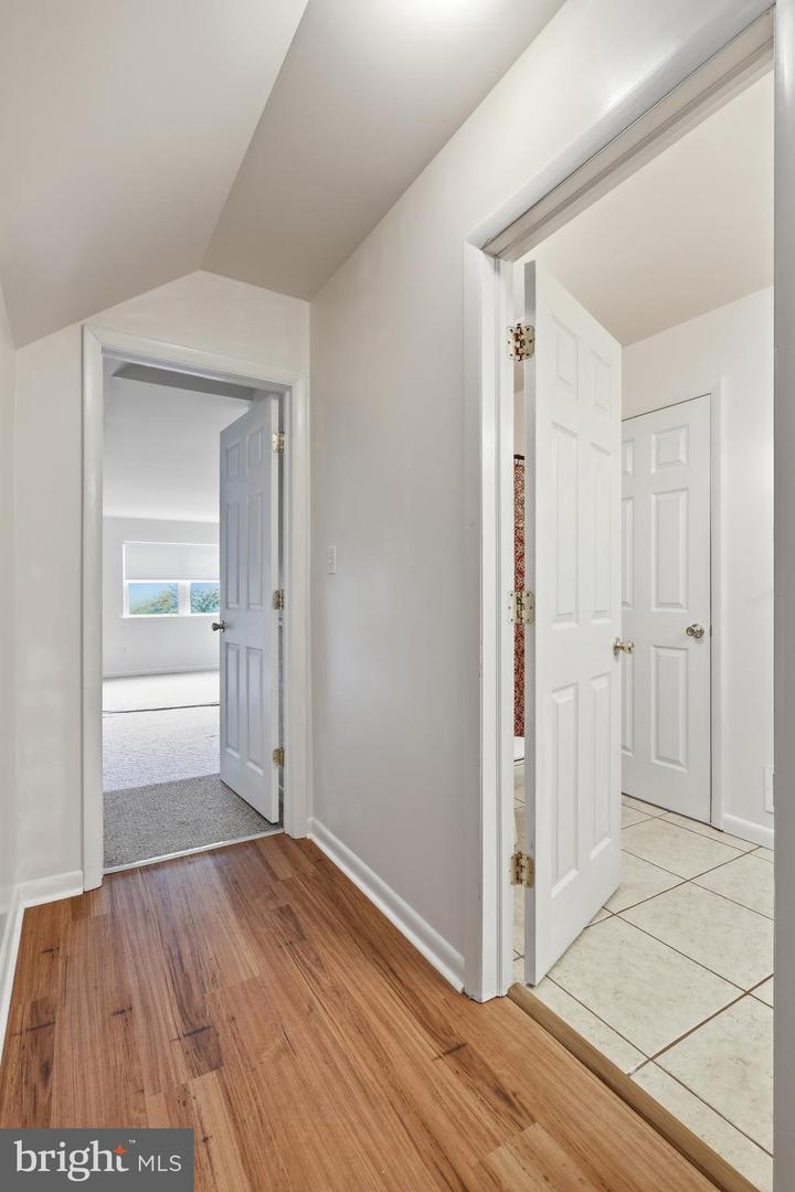 1 Pebble Pl Property Photo 53