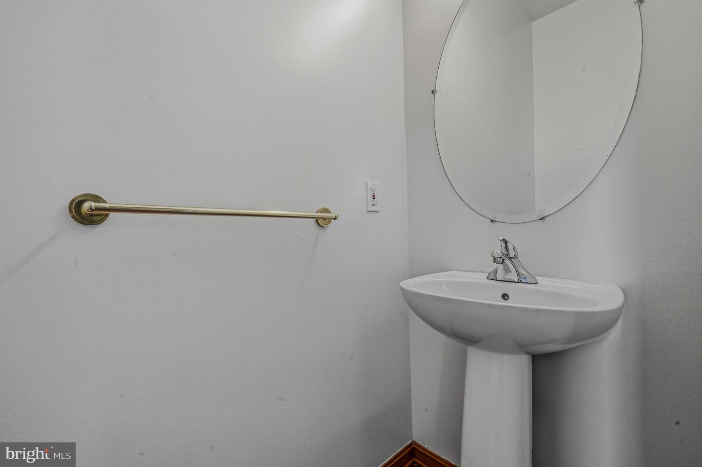 1 N Thomas Ln Property Photo 13