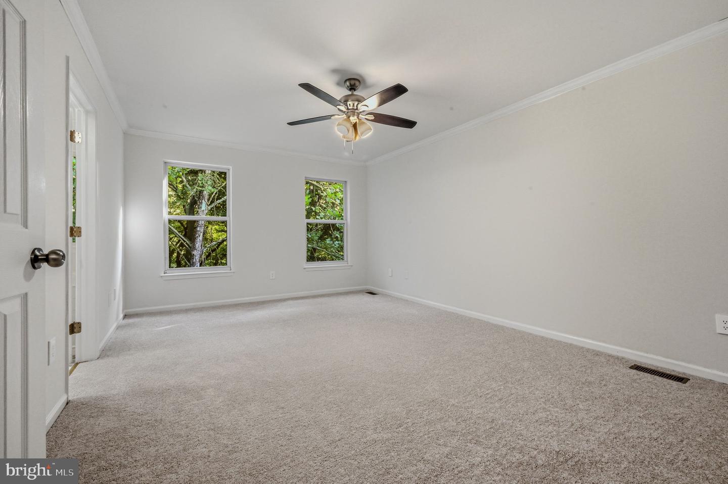1 N Thomas Ln Property Photo 18