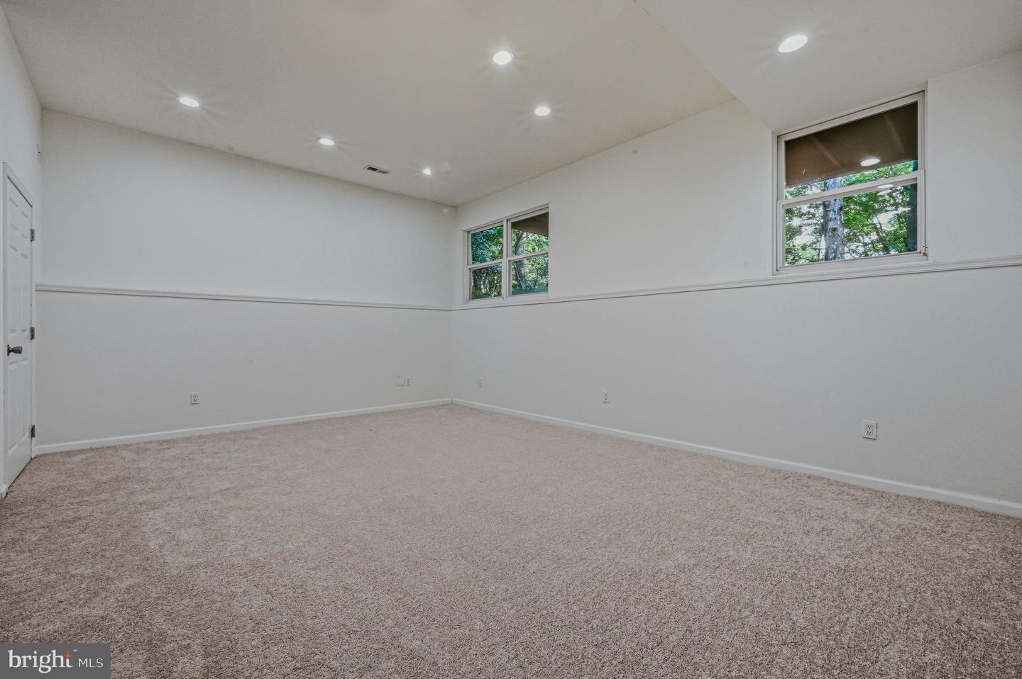 1 N Thomas Ln Property Photo 31