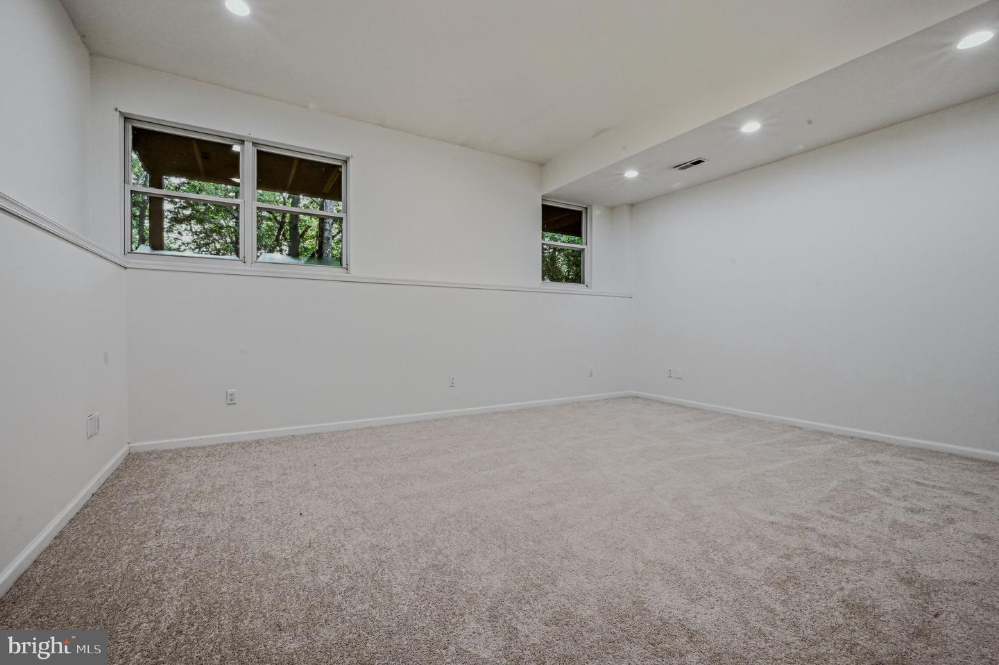 1 N Thomas Ln Property Photo 32