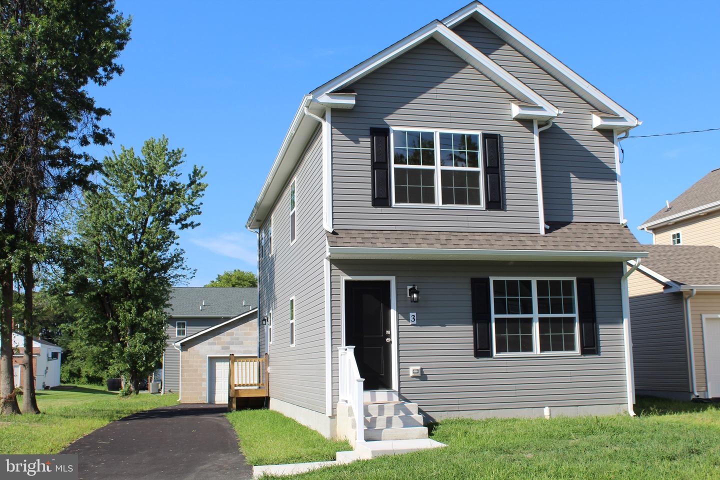 3 Buttonwood Ave Property Photo 1
