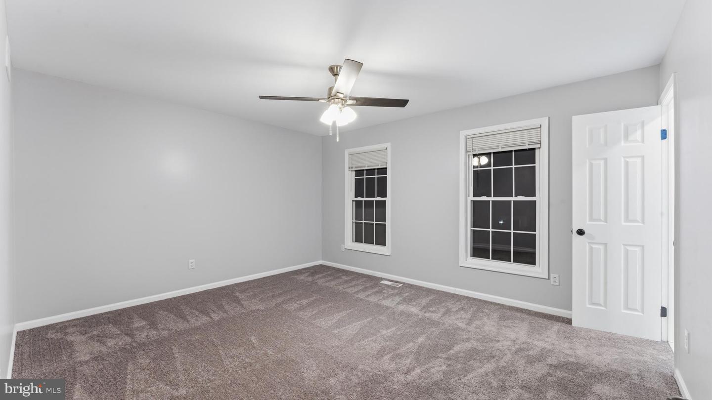 7 Greenwich Ct Property Photo 6