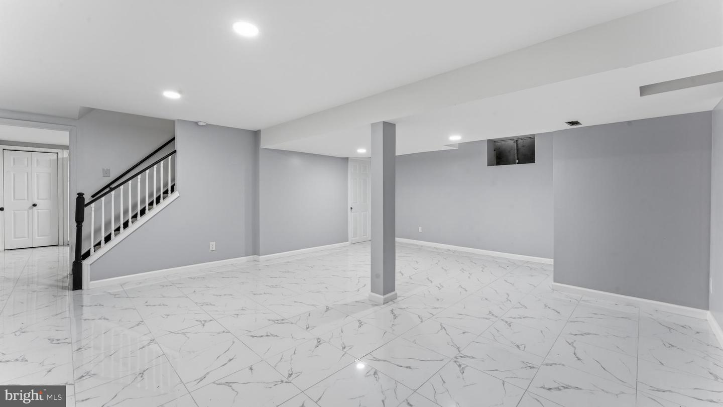7 Greenwich Ct Property Photo 11