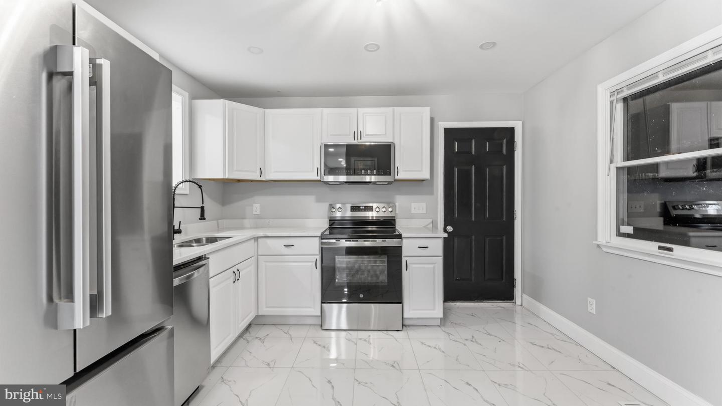 7 Greenwich Ct Property Photo 12