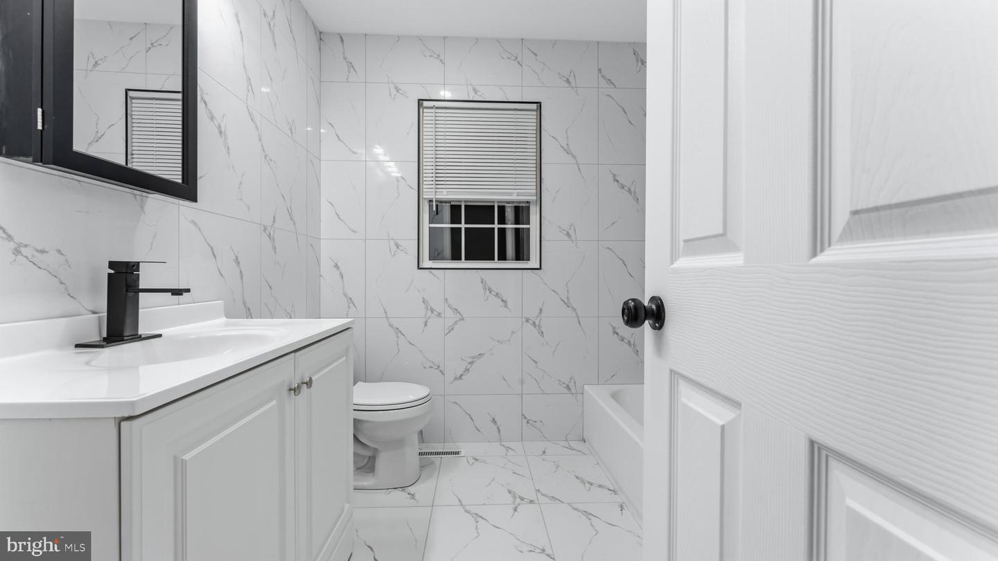 7 Greenwich Ct Property Photo 16