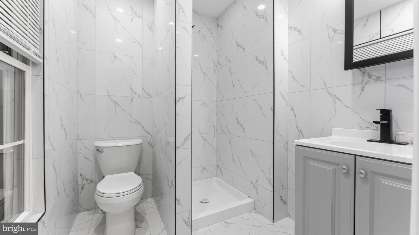 7 Greenwich Ct Property Photo 17