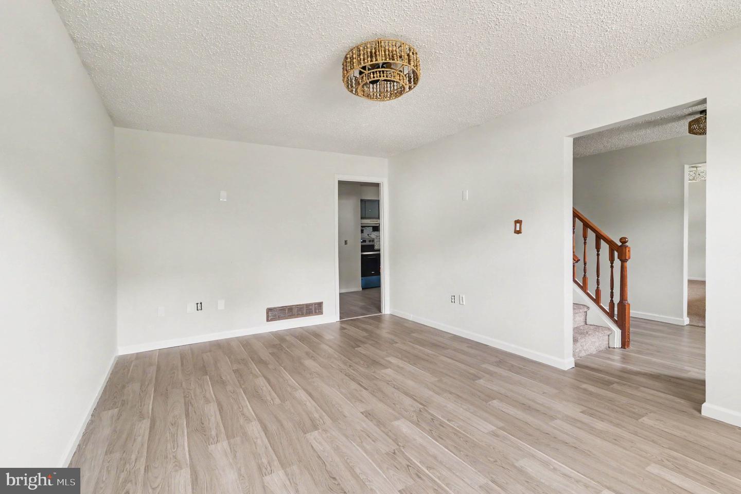 737 Fox Chase Cir Property Photo 4