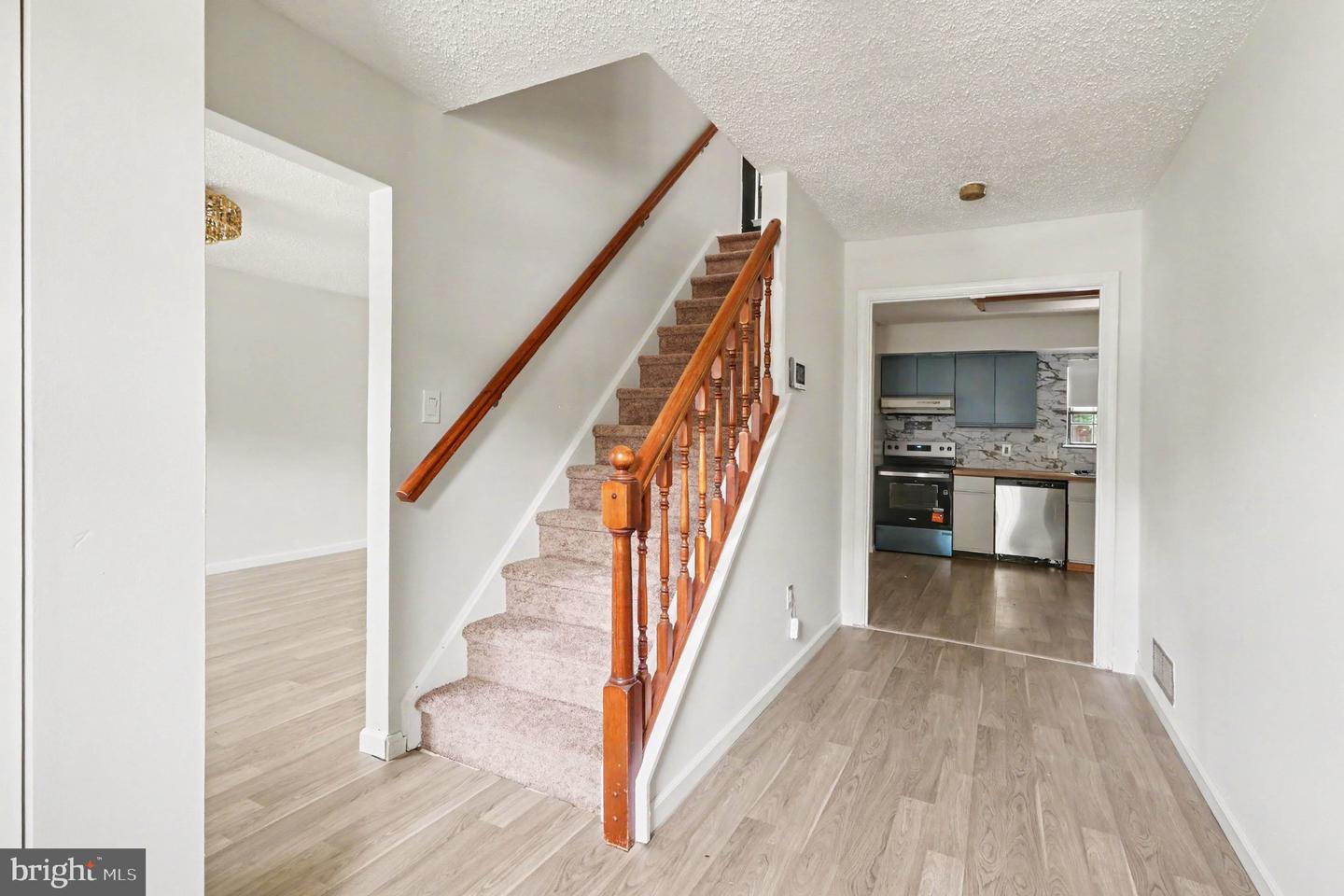 737 Fox Chase Cir Property Photo 7
