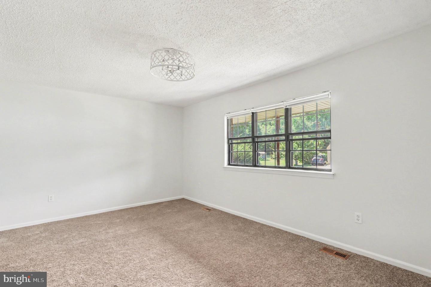 737 Fox Chase Cir Property Photo 16