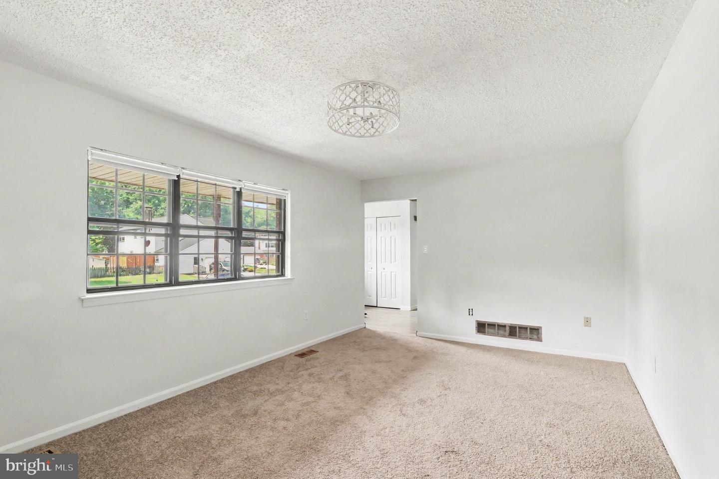 737 Fox Chase Cir Property Photo 17