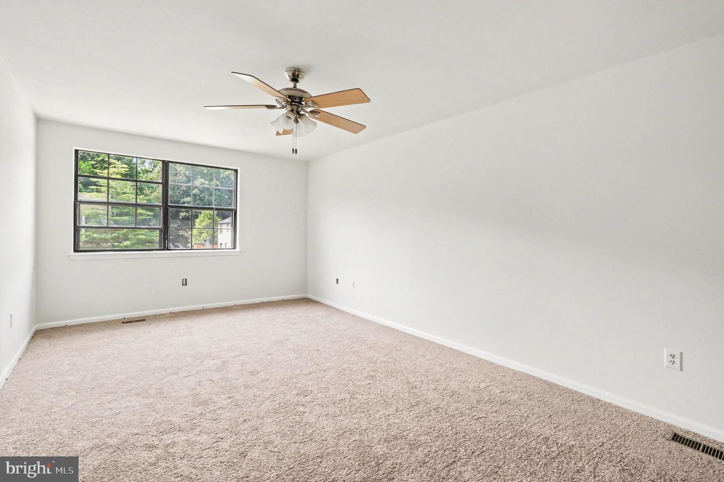 737 Fox Chase Cir Property Photo 32