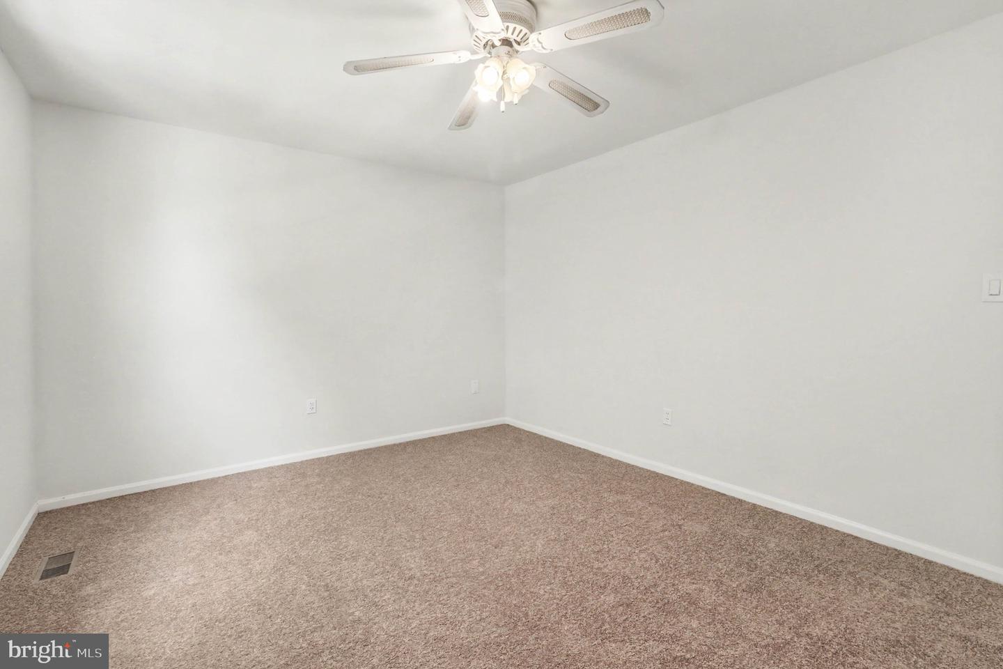 737 Fox Chase Cir Property Photo 34