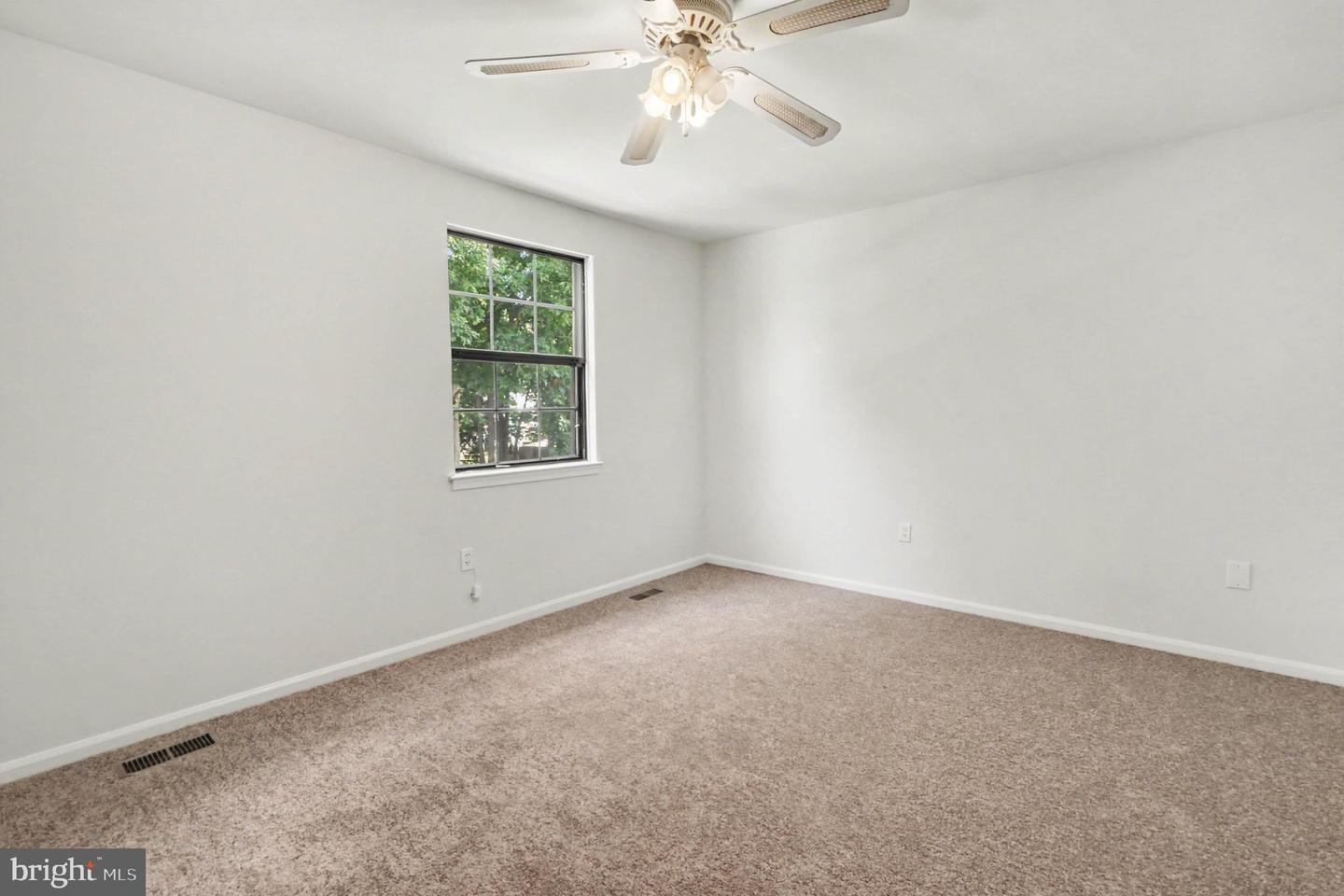 737 Fox Chase Cir Property Photo 35
