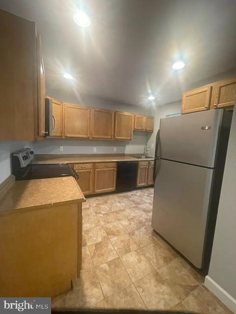 2221 Dickens Ter Property Photo 4