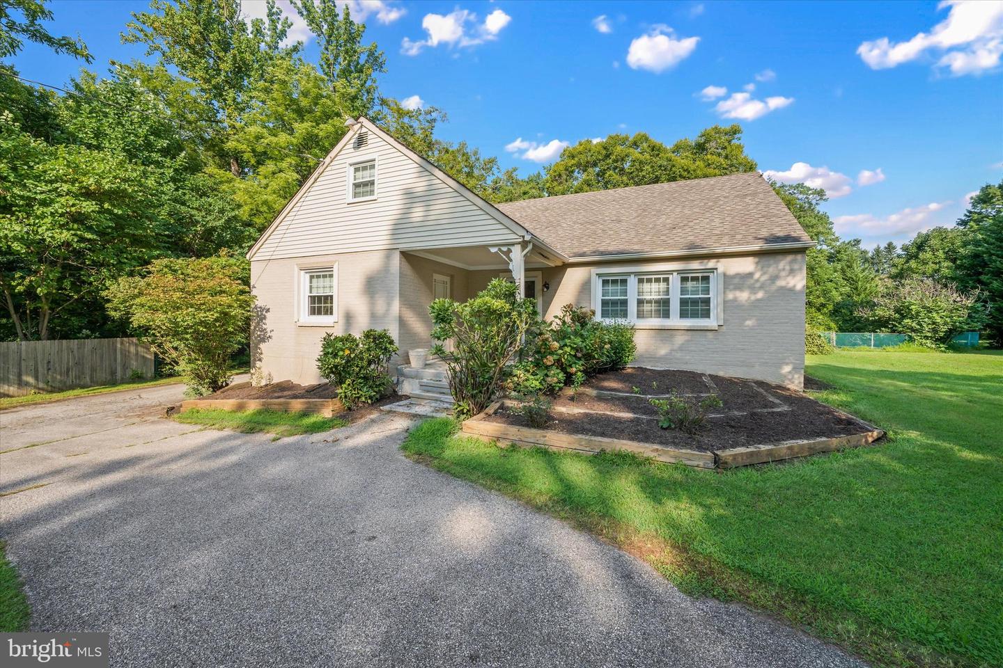 2302 Marsh Rd Property Photo 4