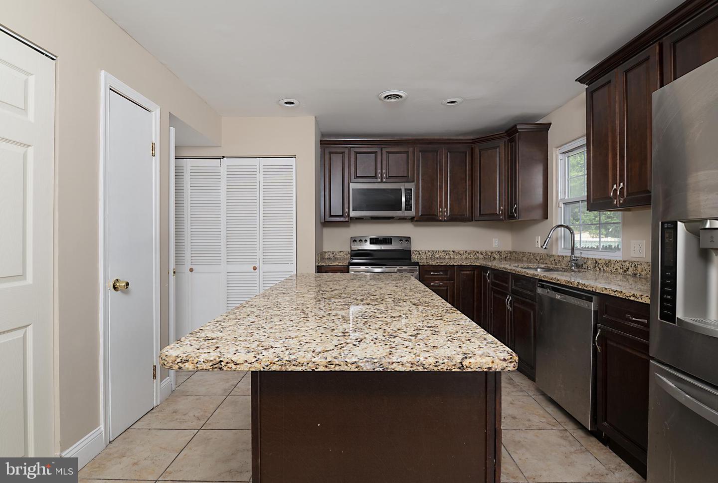 30 Lanford Rd Property Photo 11