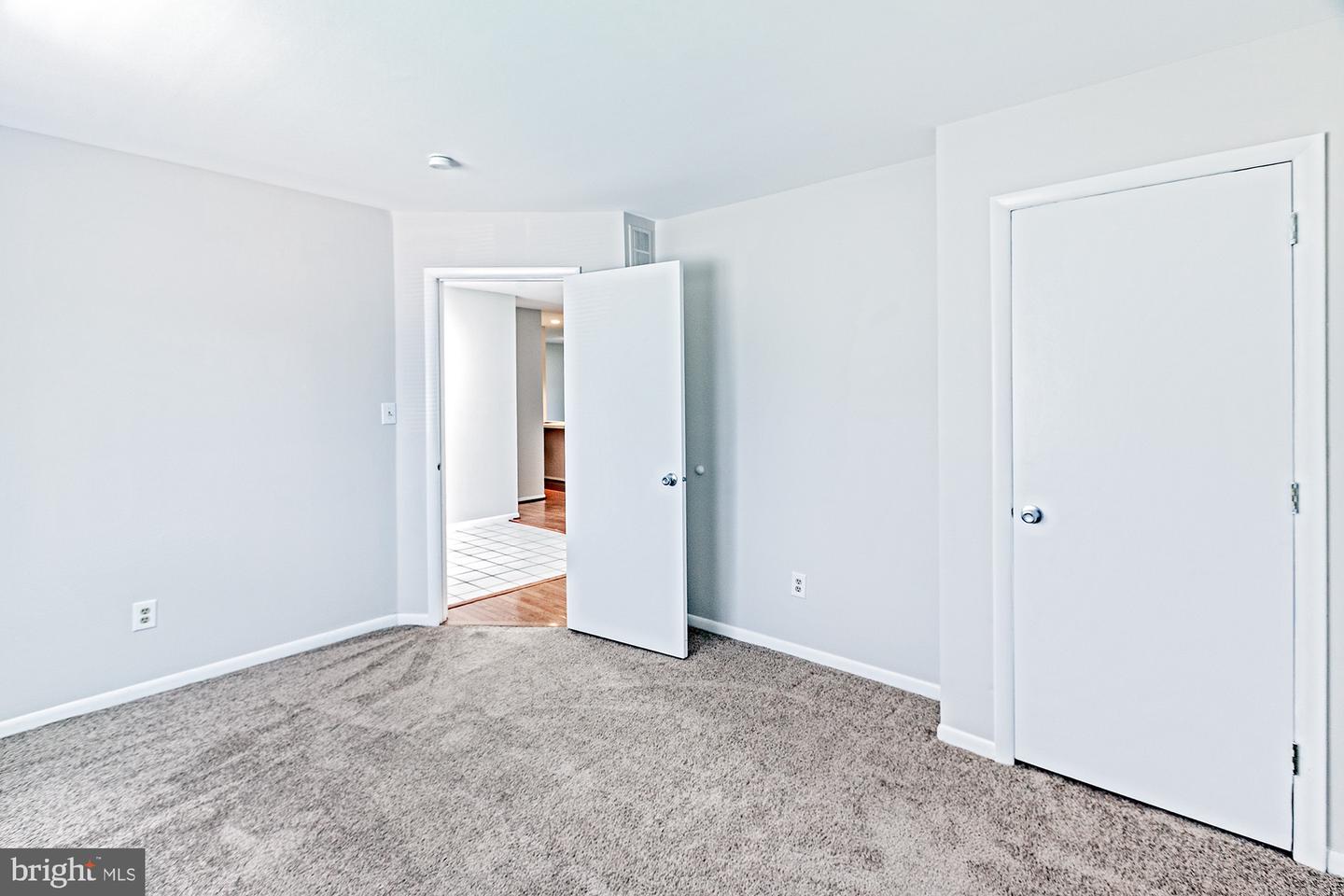 33 Foxtail Ct Property Photo 6