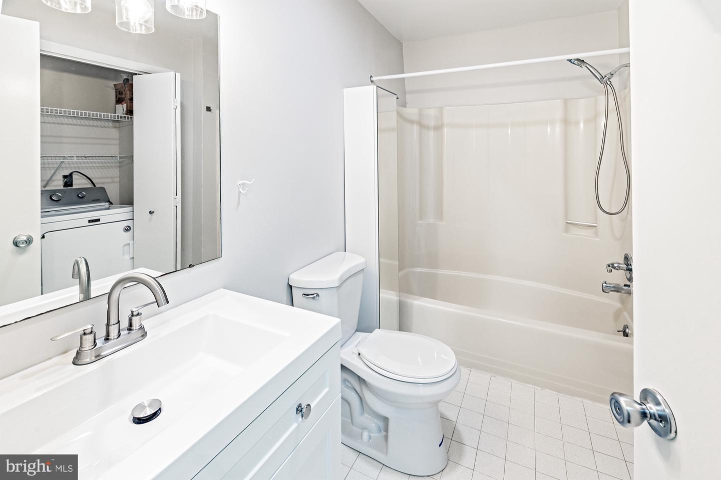 33 Foxtail Ct Property Photo 9
