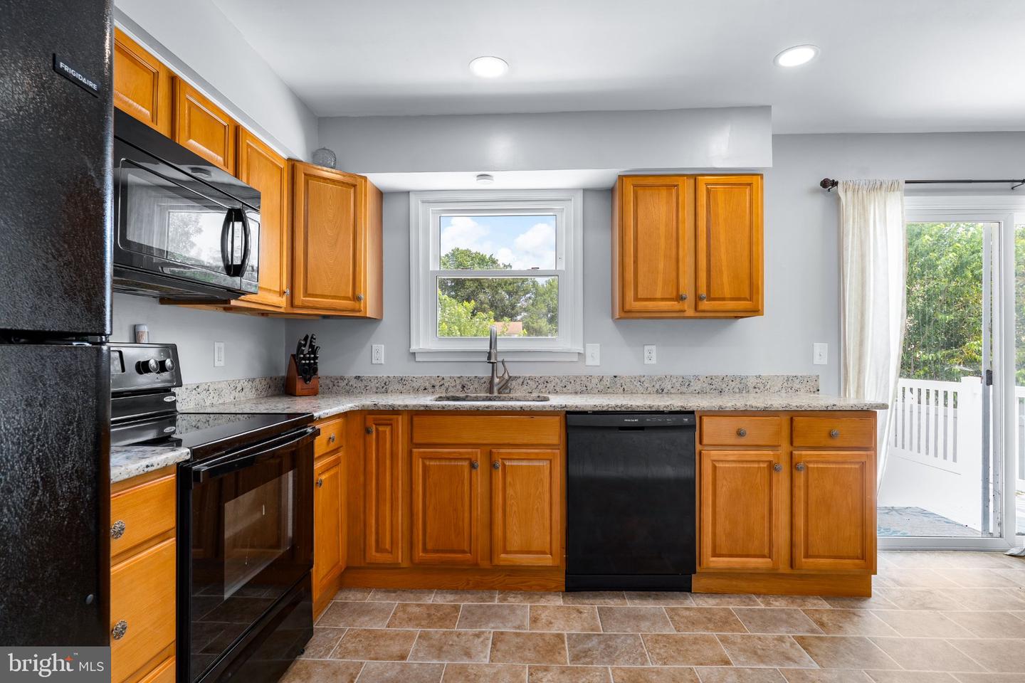13 E Weald Ave E Property Photo 21