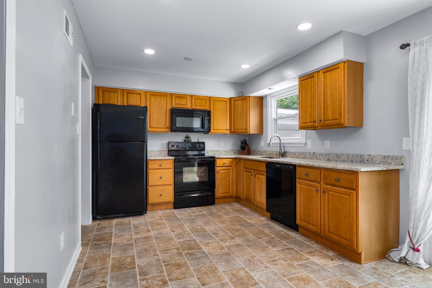 13 E Weald Ave E Property Photo 23