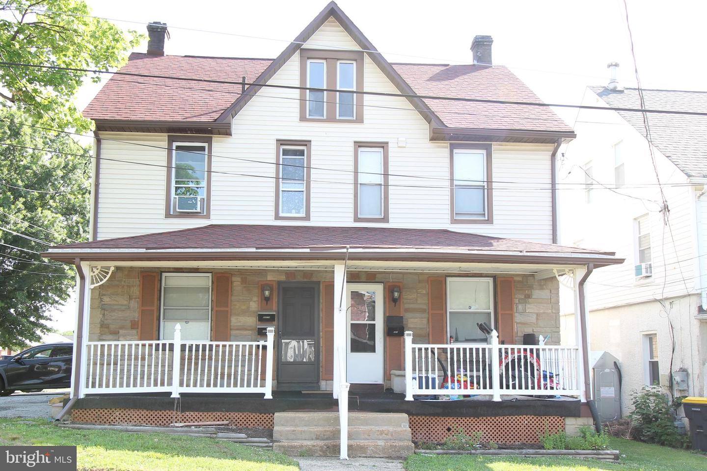 201 E Delaware Ave Property Photo 1