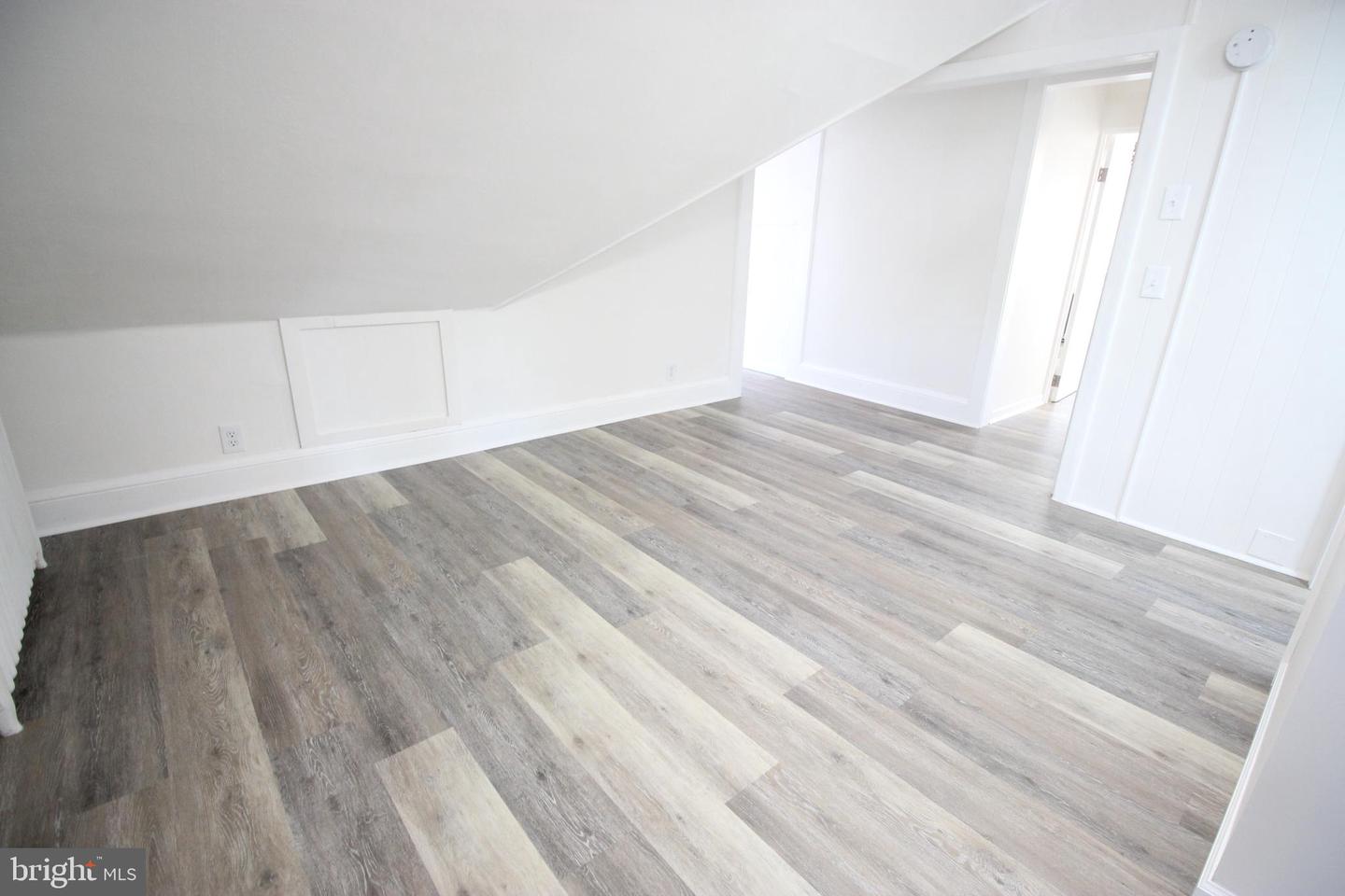 201 E Delaware Ave Property Photo 3