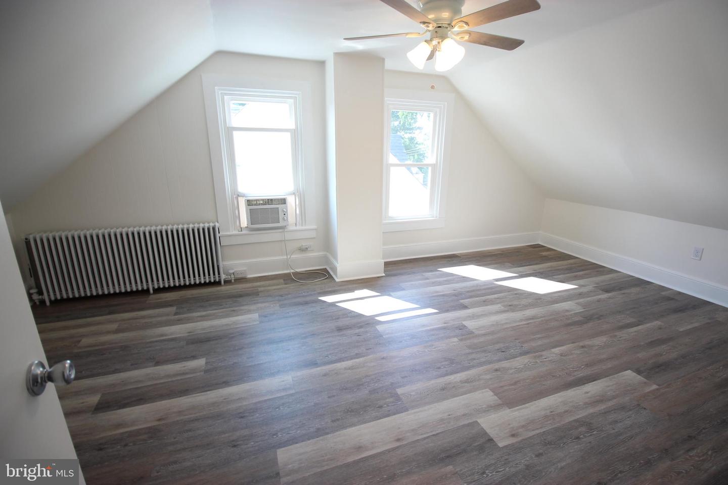 201 E Delaware Ave Property Photo 5