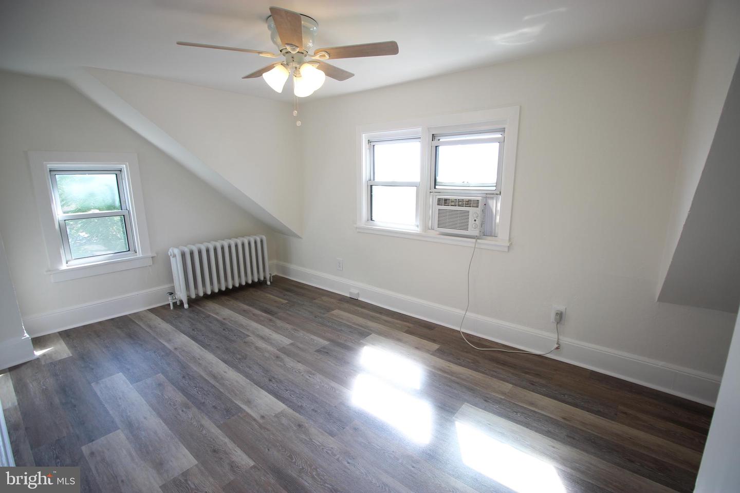201 E Delaware Ave Property Photo 6