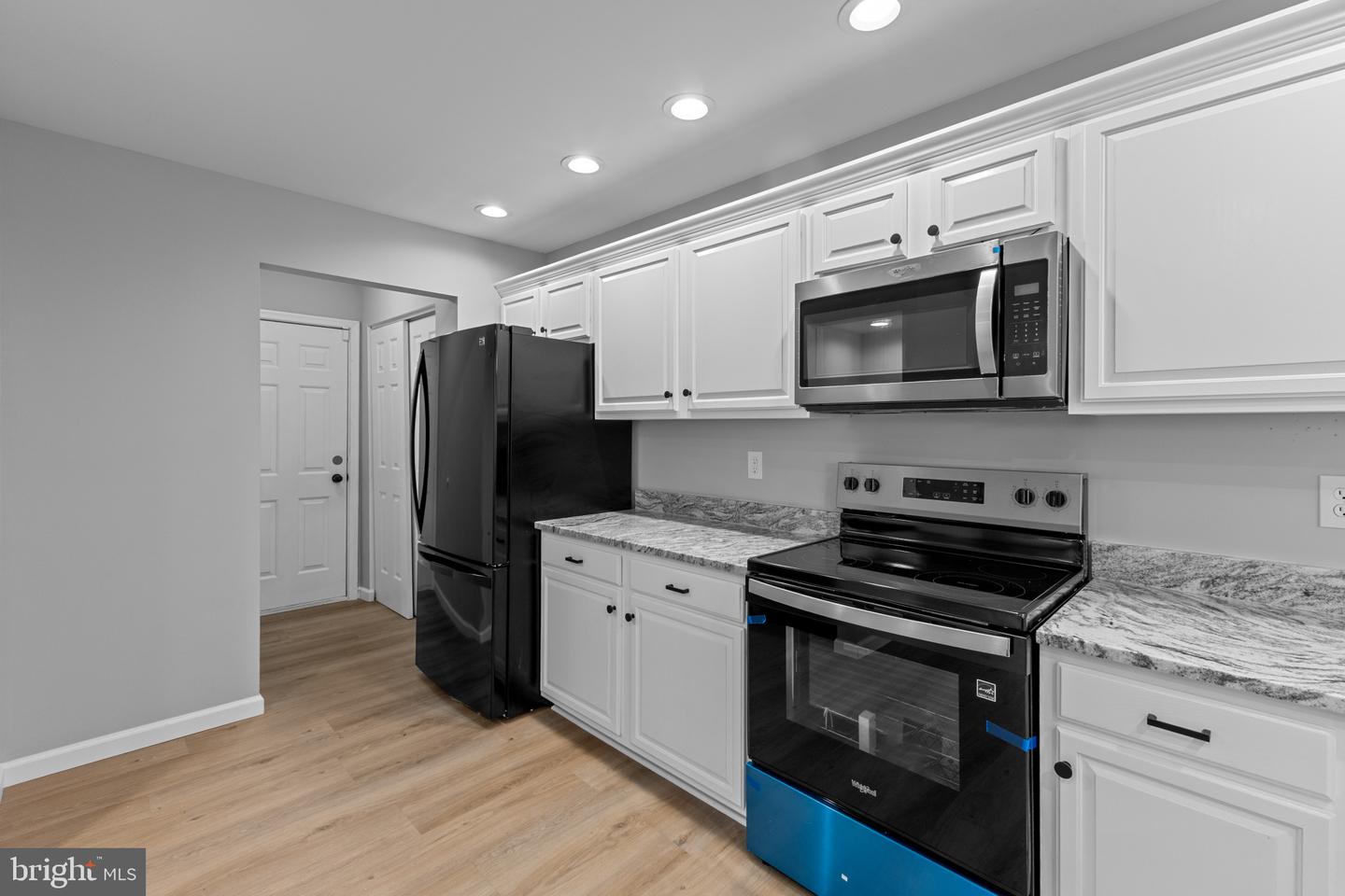 28 Eynon Ct Property Photo 6