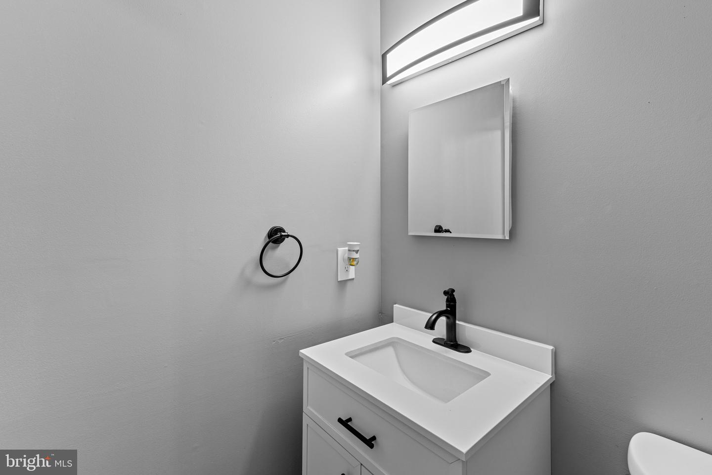 28 Eynon Ct Property Photo 8