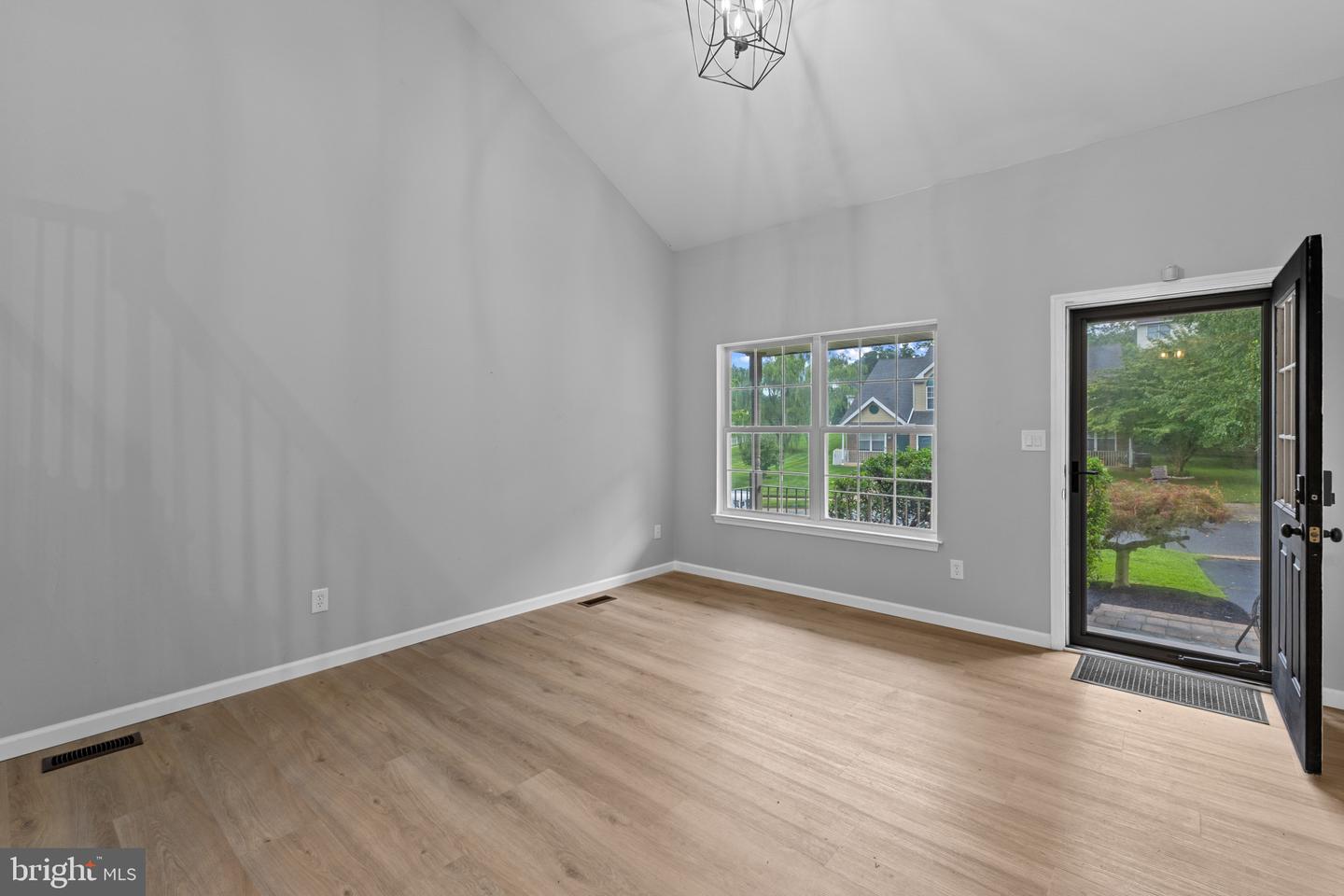 28 Eynon Ct Property Photo 10