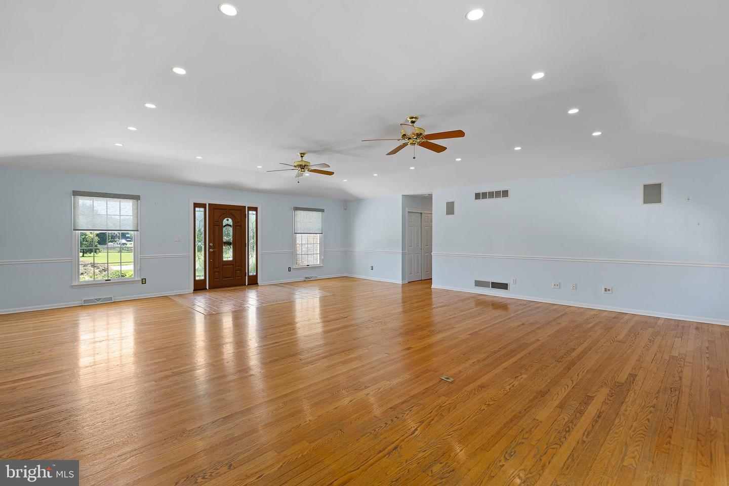 114 Matthew Dr Property Photo 3