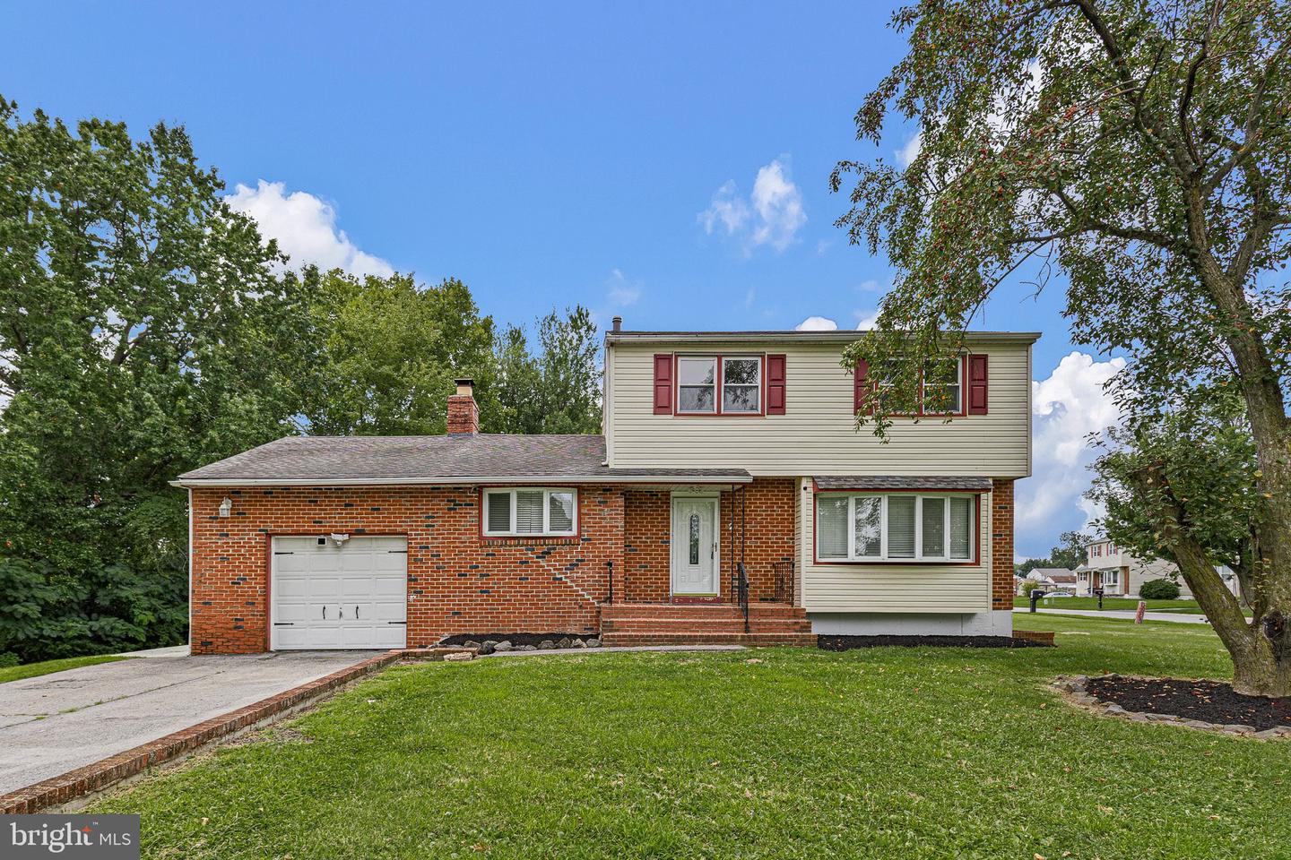 2 SKELTON DR Property Photo 1