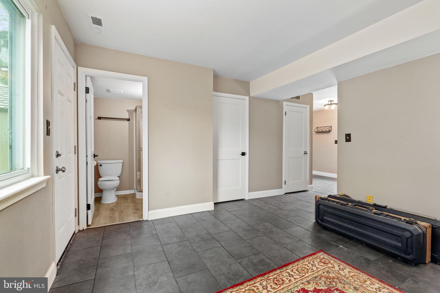 415 Jaymar Blvd Property Photo 5