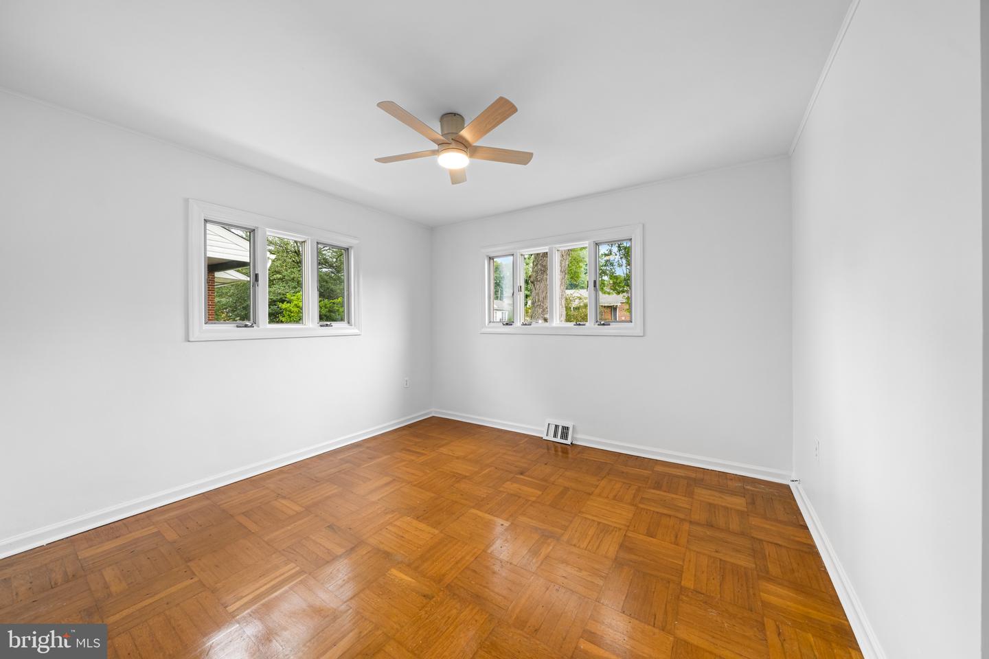 12 Homewood Rd Property Photo 9