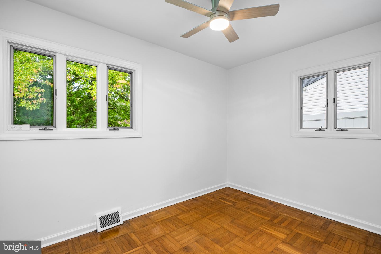 12 Homewood Rd Property Photo 14