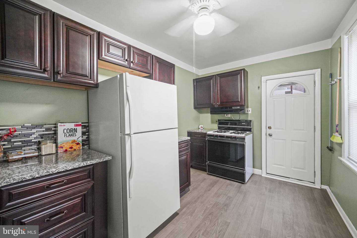 1322 Maryland Ave Property Photo 8