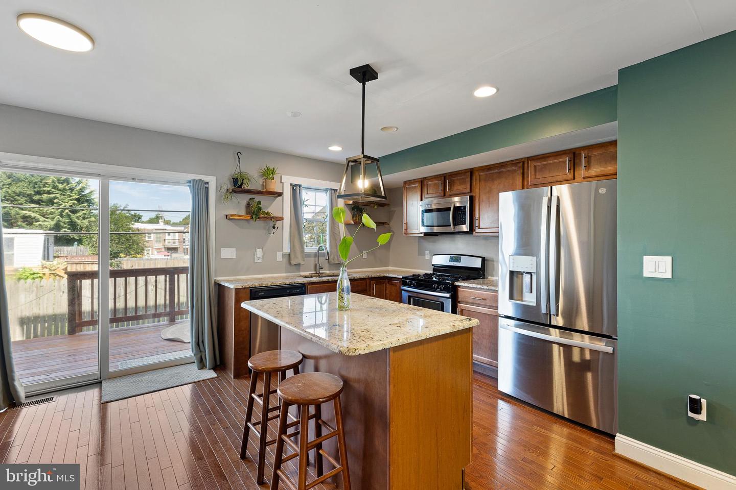 825 N Lincoln St Property Photo 6