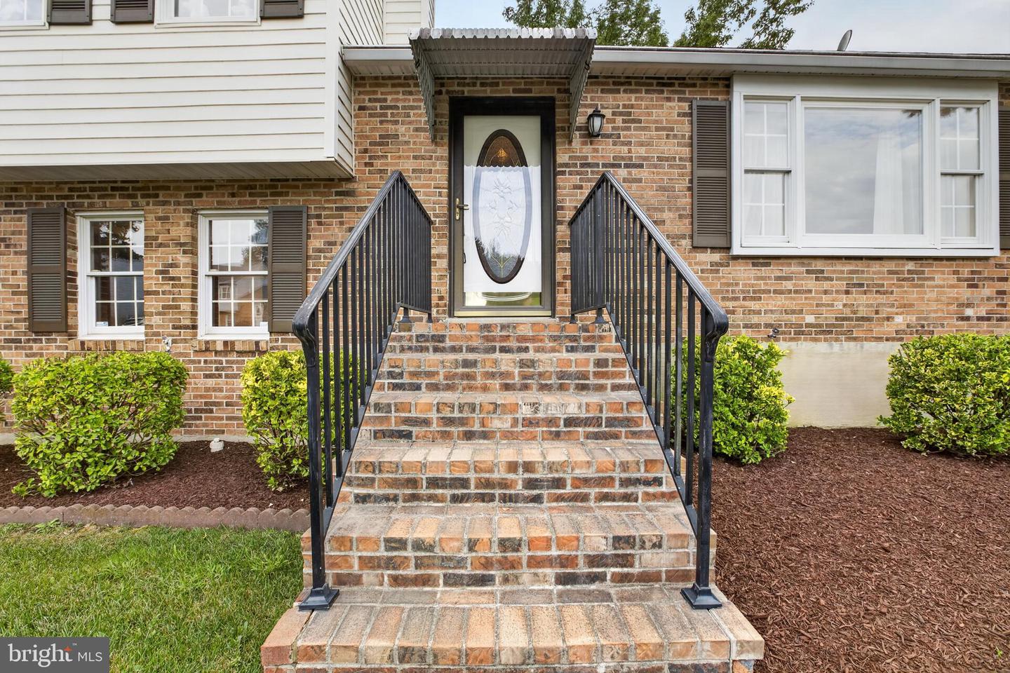 617 Green Spring Dr Property Photo 2