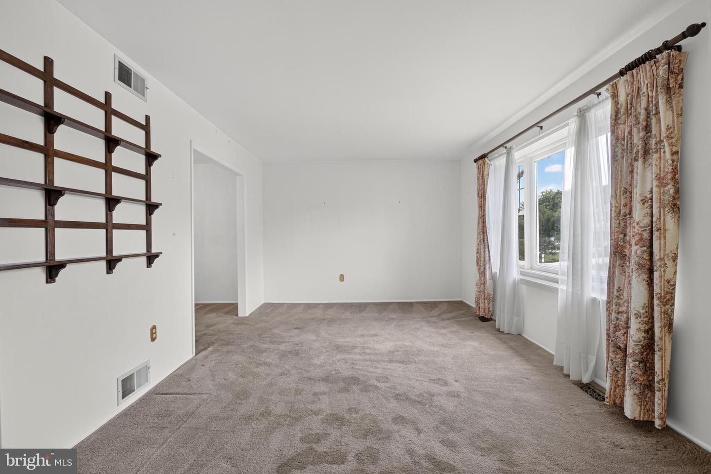 617 Green Spring Dr Property Photo 7
